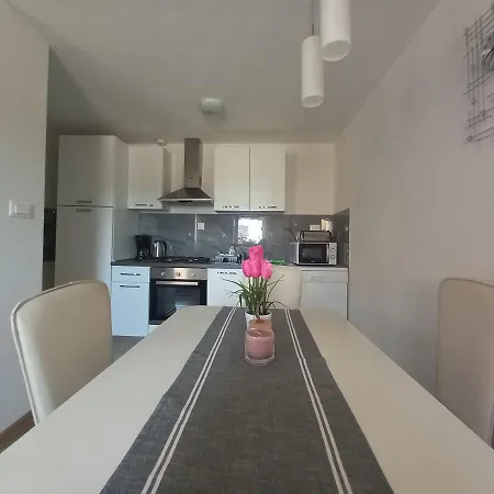 Ana Apartment *