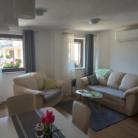 Ana Apartment *